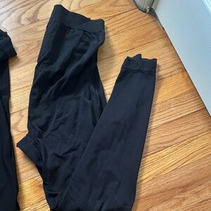 2 pairs of lasora maternity leggings